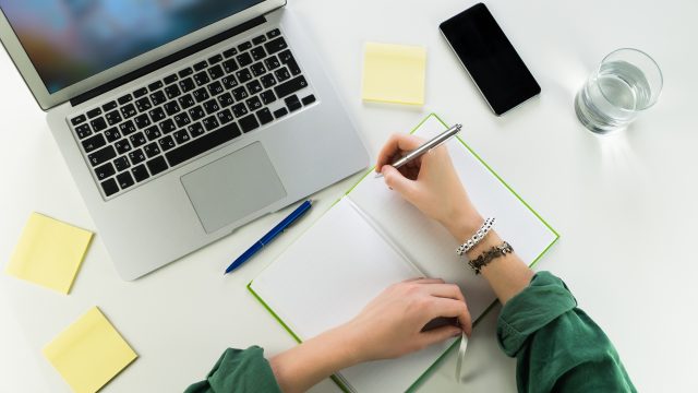 Cara Membuat Portofolio Freelance yang Menarik Klien Cara Membuat Portofolio Freelance yang Menarik Klien