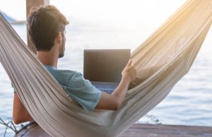 Tips Freelance Agar Tidak Merasa Kesepian Meski Bekerja Sendiri Tips freelance agar tidak merasa kesepian